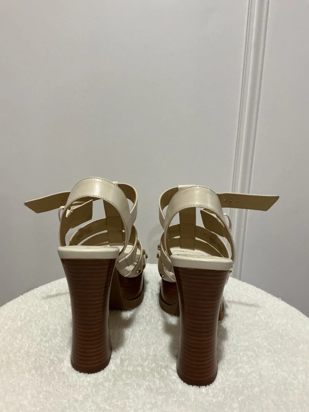 MICHAEL Michael Kors Women's Jagger Studded Platform Sandal Heels Cream 7M